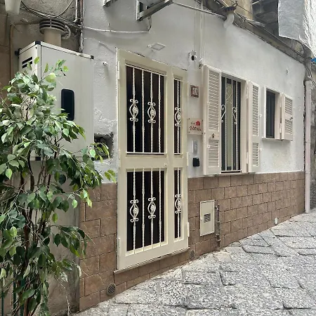 Vittoria's Near Maradona Mural Daire Napoli